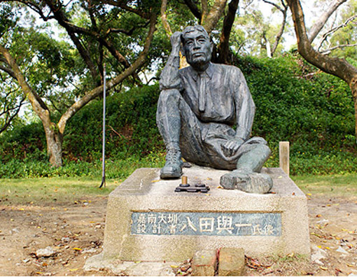 （写真−５　八田與一像）